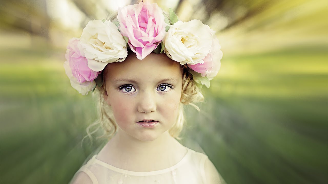 Draw Attention to Subject Using Radial Focus Zoom Blur Filter in Photoshop Tutorial PSD